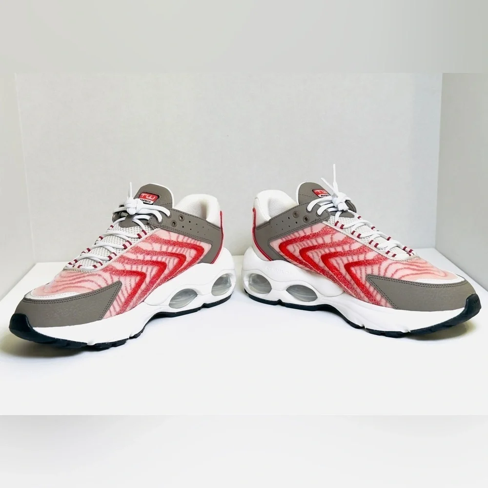 Men’s Nike Air Max TW DQ3984 002 size 10.5 bone/Red Clay-Olive Grey color NEW!